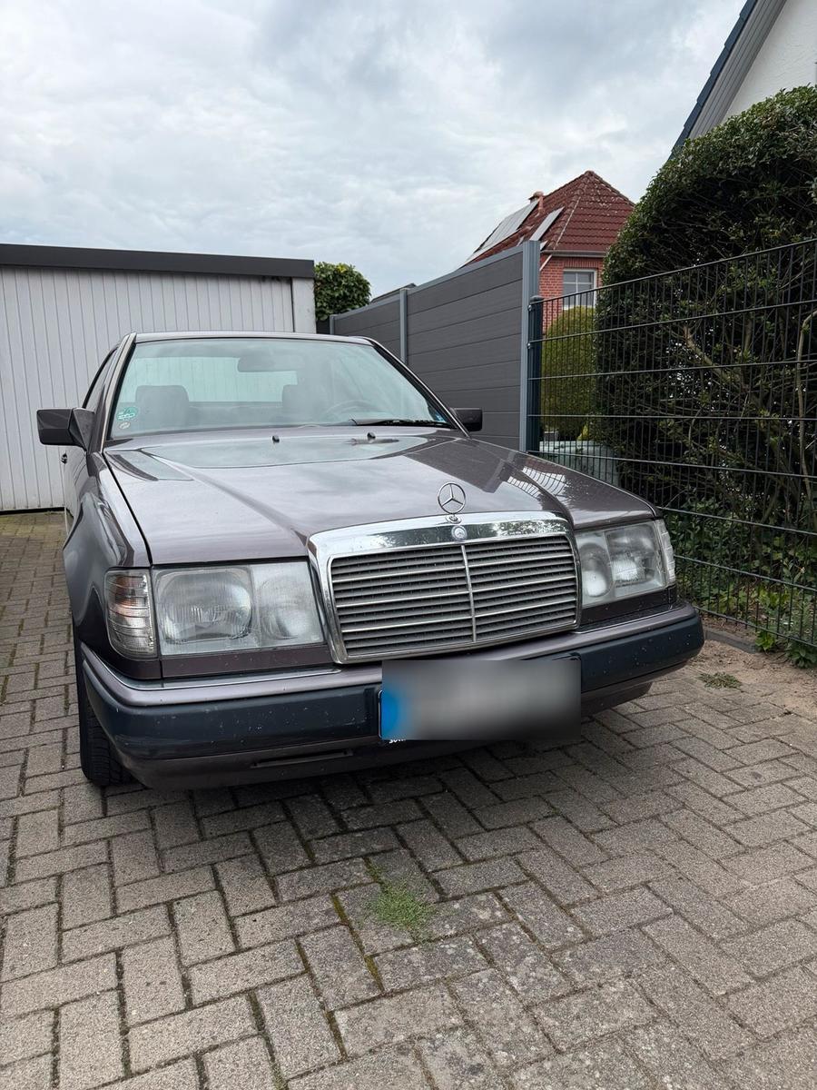 Mercedes-Benz E 230