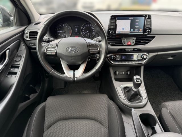 Fahrzeugabbildung Hyundai i30 cw YES! 1.4 +KLIMA+NAVI+CARPLAY+SHZ+RFK+PDC+