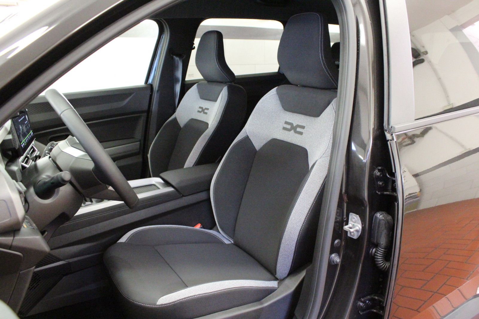 Fahrzeugabbildung Dacia Bigster hybrid 155 Journey Winter- & City-Paket