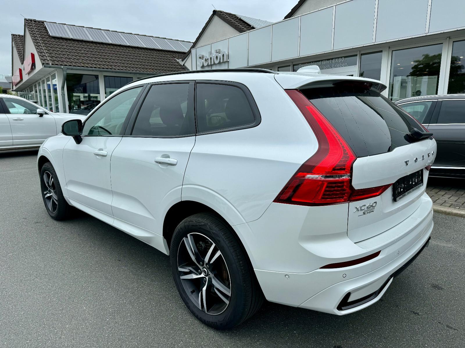 Volvo XC60 B4 Diesel 8-Gang Ultimate Dark