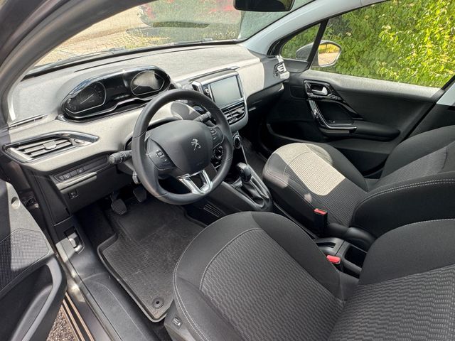 PEUGEOT 208 Active