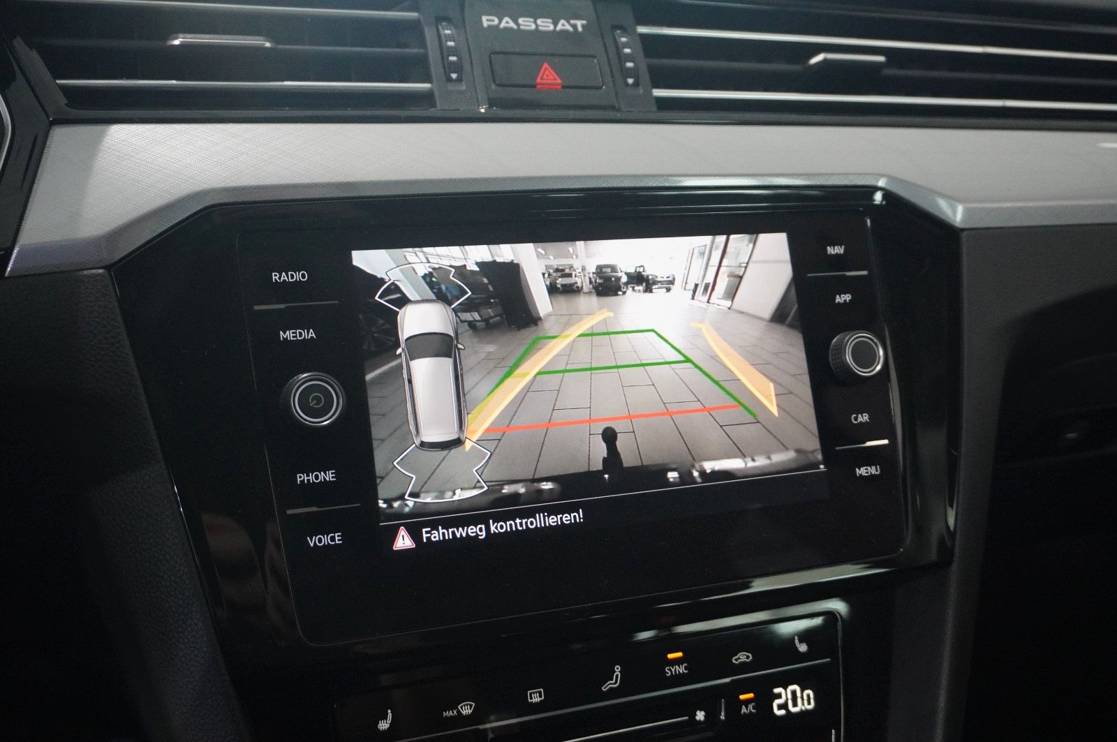 Fahrzeugabbildung Volkswagen Passat VARI. 2.0D BUSINESS 4M NAVI/KAMERA/SH/AHK