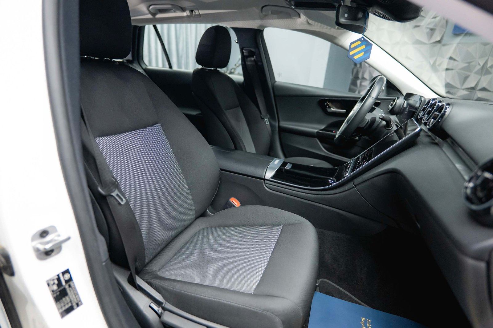 Fahrzeugabbildung Mercedes-Benz C 200d T-Modell Avantgarde Sport *LED*Widescreen