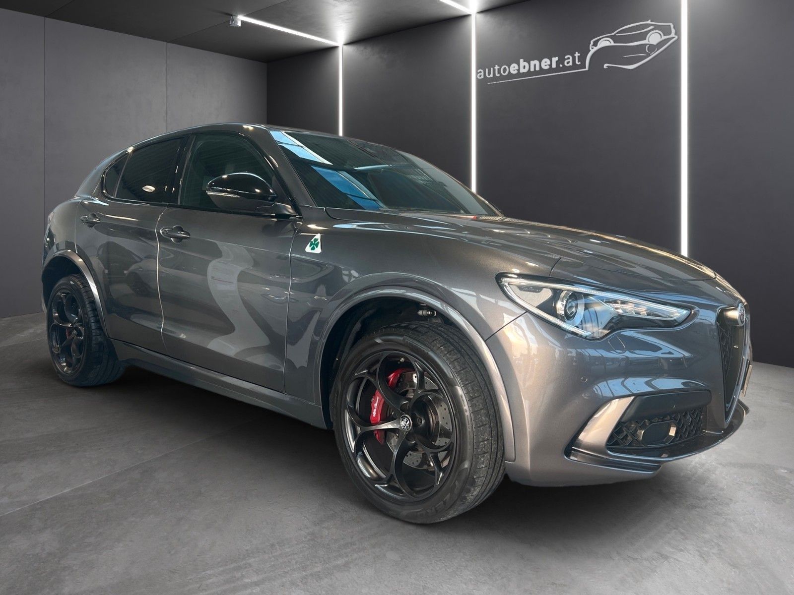 Alfa Romeo Stelvio Quadrifoglio Q4 AKRAPOVIC+ASSIST imagem 3