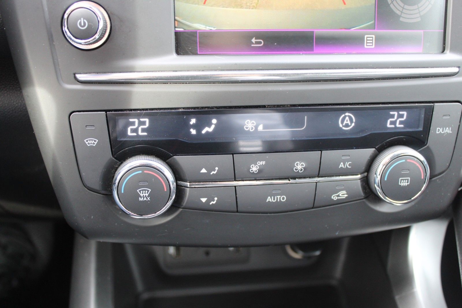 Fahrzeugabbildung Renault Kadjar Crossborder Automatik*Navi*Leder*Bose