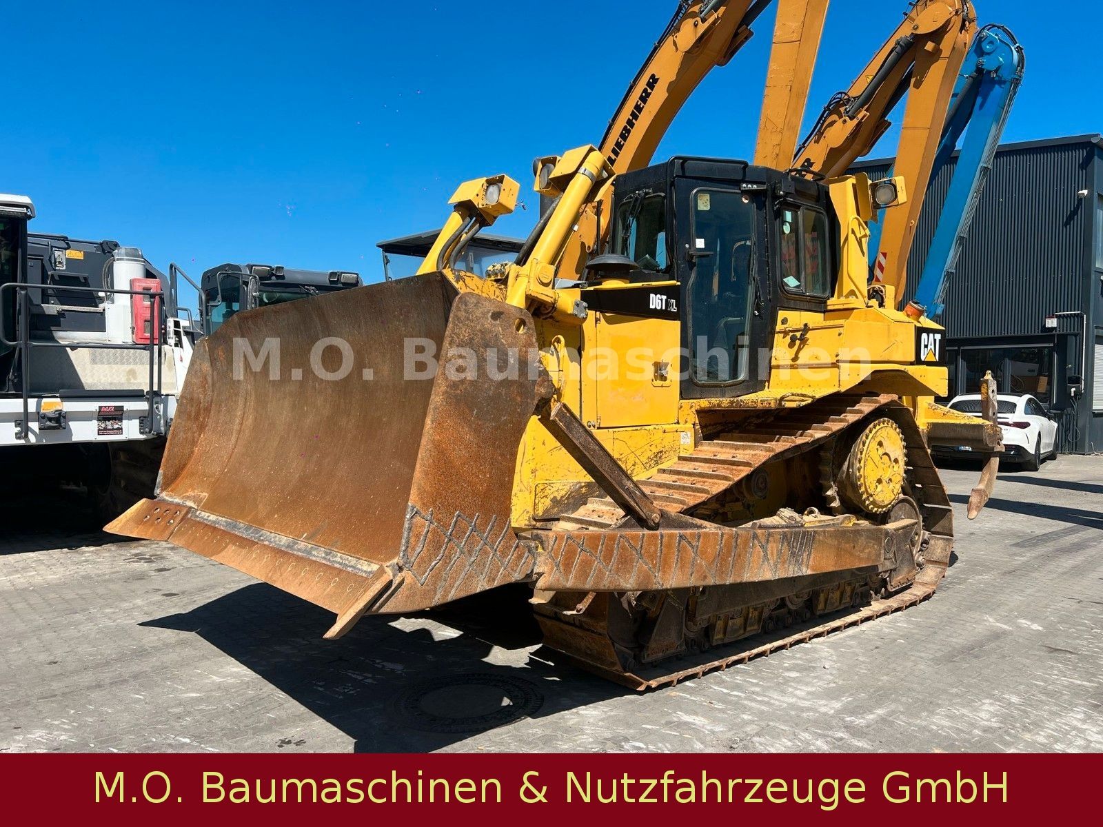 Fahrzeugabbildung CAT D6 T XL  / 4. Wegeplanierschild /Ripper /