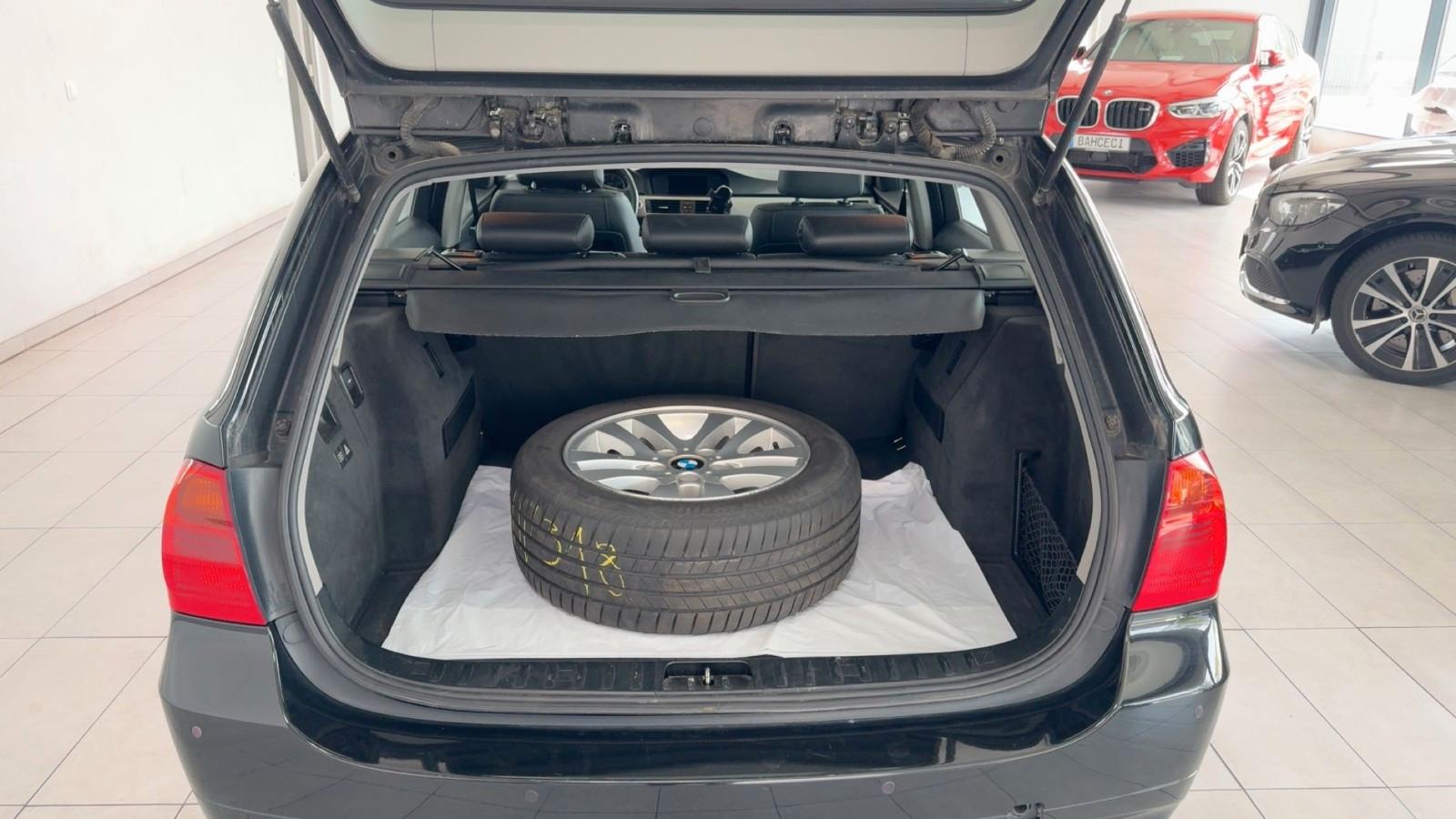 BMW 318d Touring 143 ch BVM / 133 927 km / Toit pano / Cuir / Sièges chauffants / Chaine changée