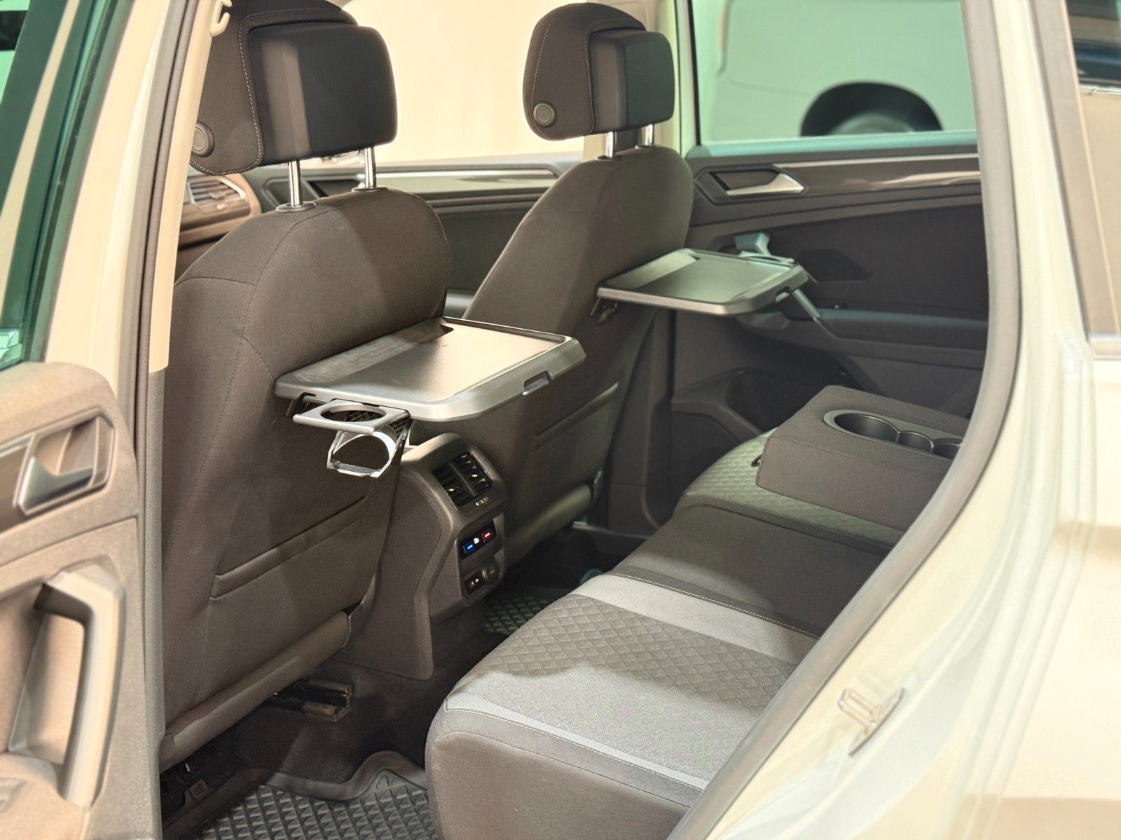 Fahrzeugabbildung Volkswagen Tiguan Comfortline DSG-4Motion-Full Link