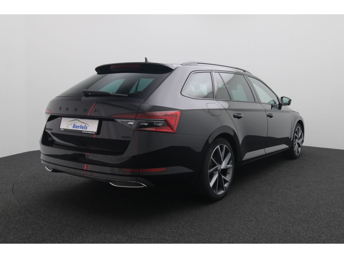 Fahrzeugabbildung SKODA Superb Combi SportLine 4x4 Digi Cockpit 360 Kame