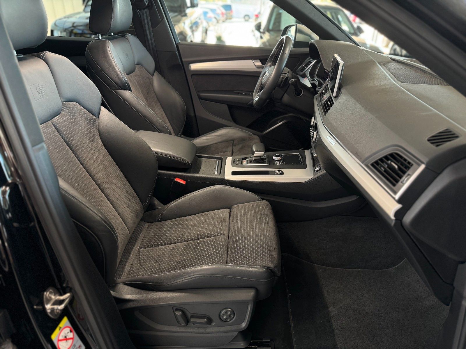 Fahrzeugabbildung Audi SQ5 3.0TDI quattro "Magnetic-Ride 3-Zonen-Klima"