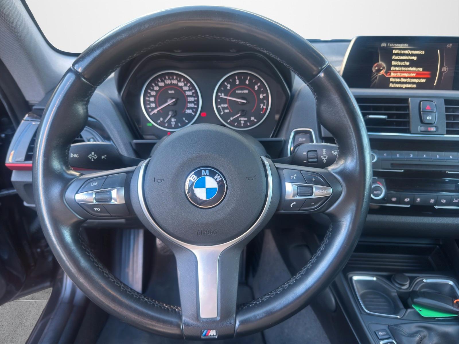 BMW 120i*Sport Line* TEMPOMAT*LED*NAVI*PDC*