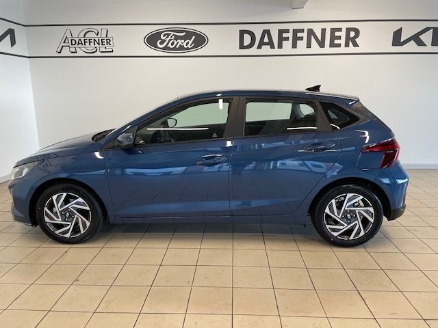 Fahrzeugabbildung Hyundai i20 Trend VerkehrszeichenERK Kamera Navi DAB