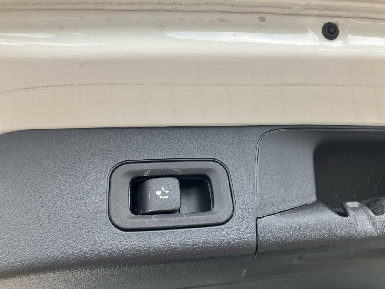 Fahrzeugabbildung Mercedes-Benz EQB 300 4M BONUS+AMG+NIGHT+AHK+DISTRON+KAMERA+