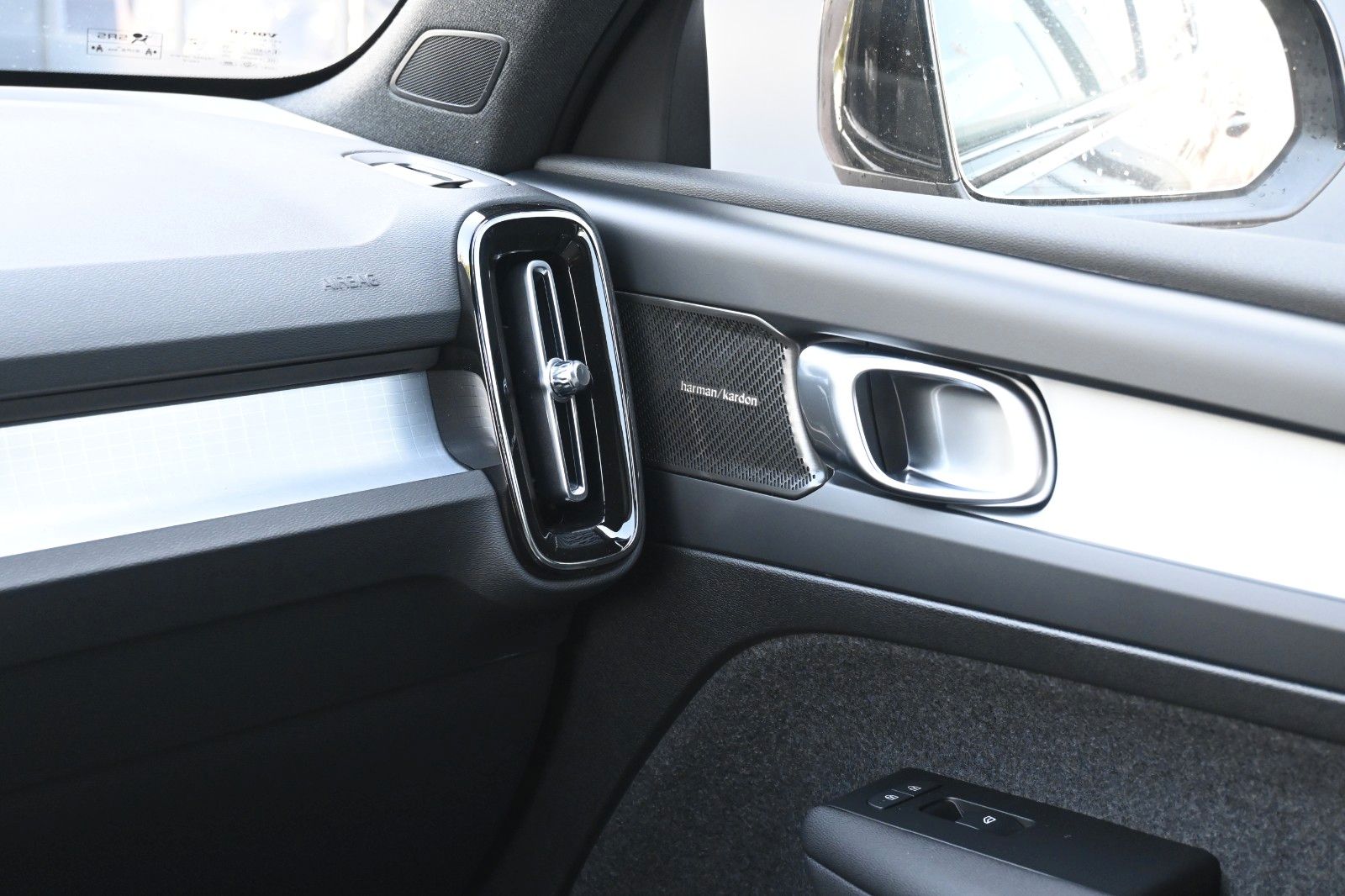 Fahrzeugabbildung Volvo XC40 B3 DSG Plus Black Edition*LED*ACC*360°*AHK*