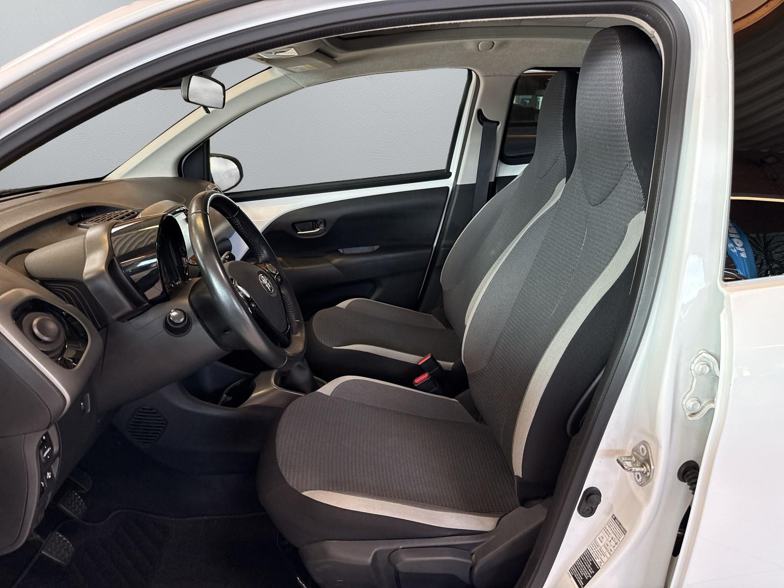 Toyota AYGO x-Play- Faltdach-Neuer-TÜV-8 fachbereift-Ka