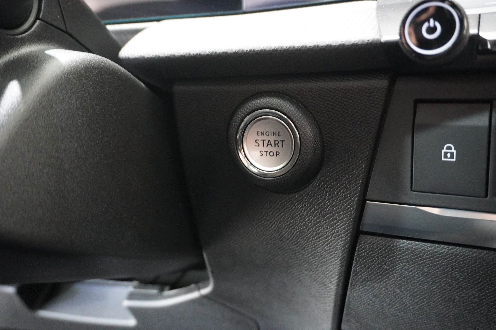 Fahrzeugabbildung Opel Astra L Lim. 1.2T GS LINE NAVI/LED/360°/HUD/DAB+