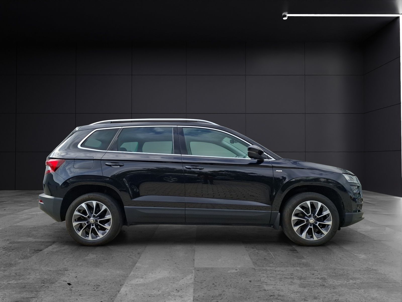 Fahrzeugabbildung SKODA Karoq TSI Drive-125 DSG LED Navi AID ACC RFK SH