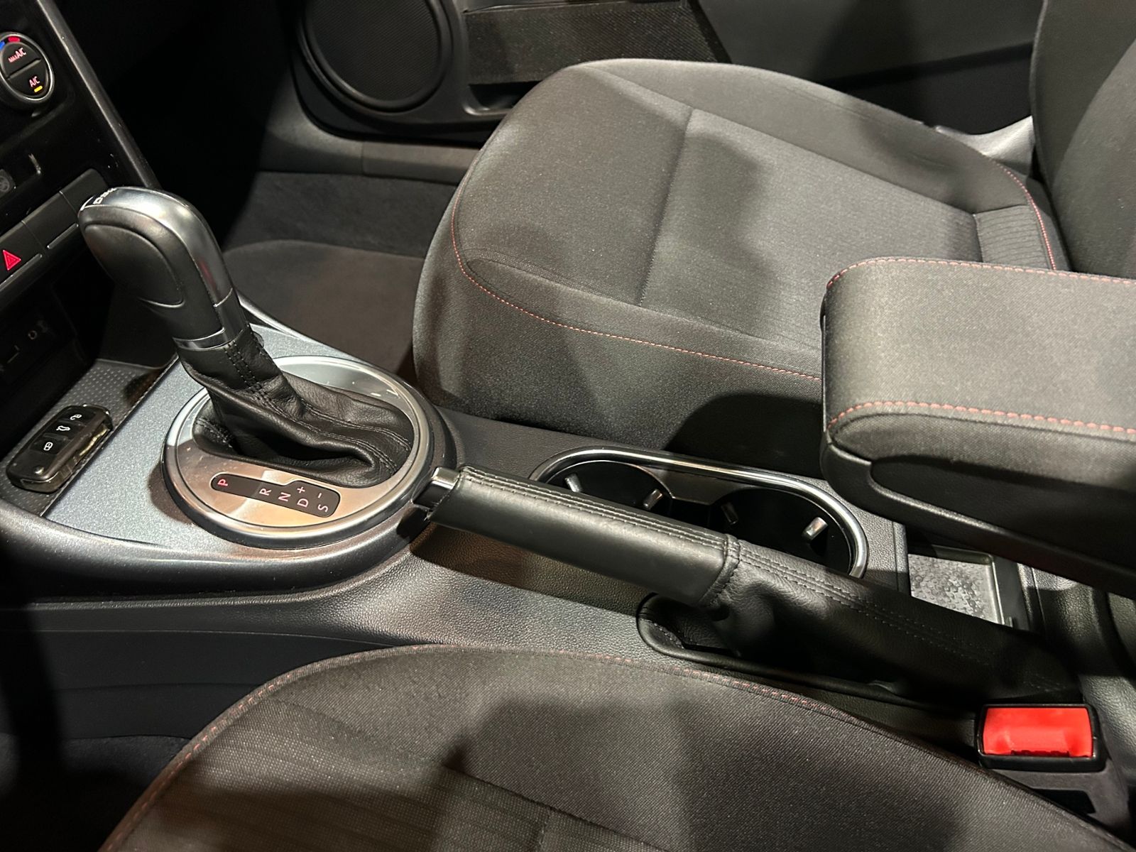 Fahrzeugabbildung Volkswagen Beetle Cabriolet Design BMT NAVI LEDER