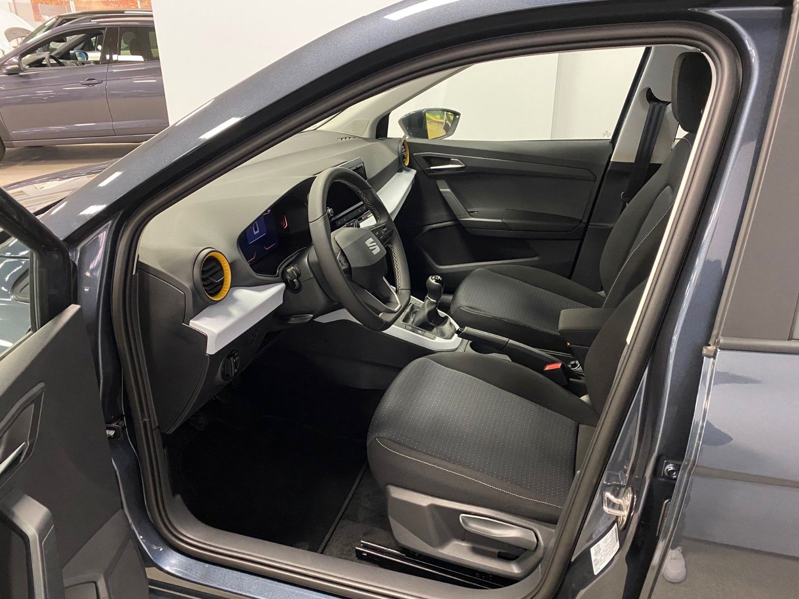 Fahrzeugabbildung SEAT Arona 1.0 TSI STYLE+2030 GARANTIE+Sitzheizung+BC