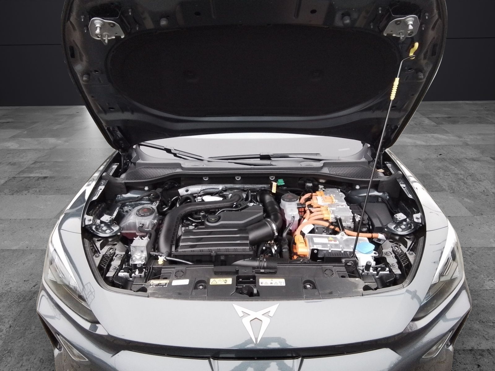 Fahrzeugabbildung CUPRA Formentor VZ 1.5 TSI e-Hybrid 200 kW AHK