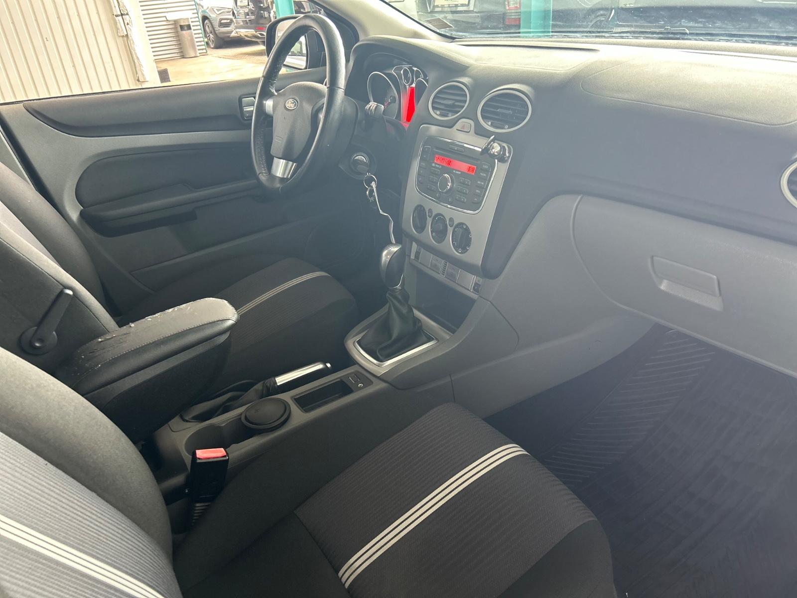Ford Focus 2011 — photo 6