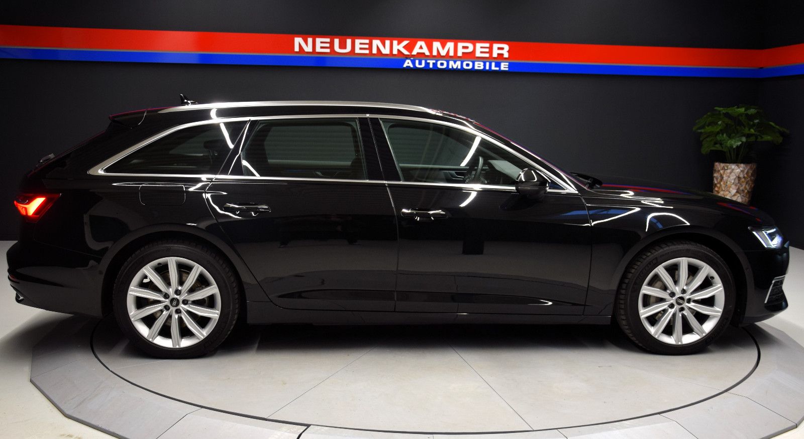 Fahrzeugabbildung Audi A6 Avant 45 TFSI quattro Kamera Pano ACC Leder