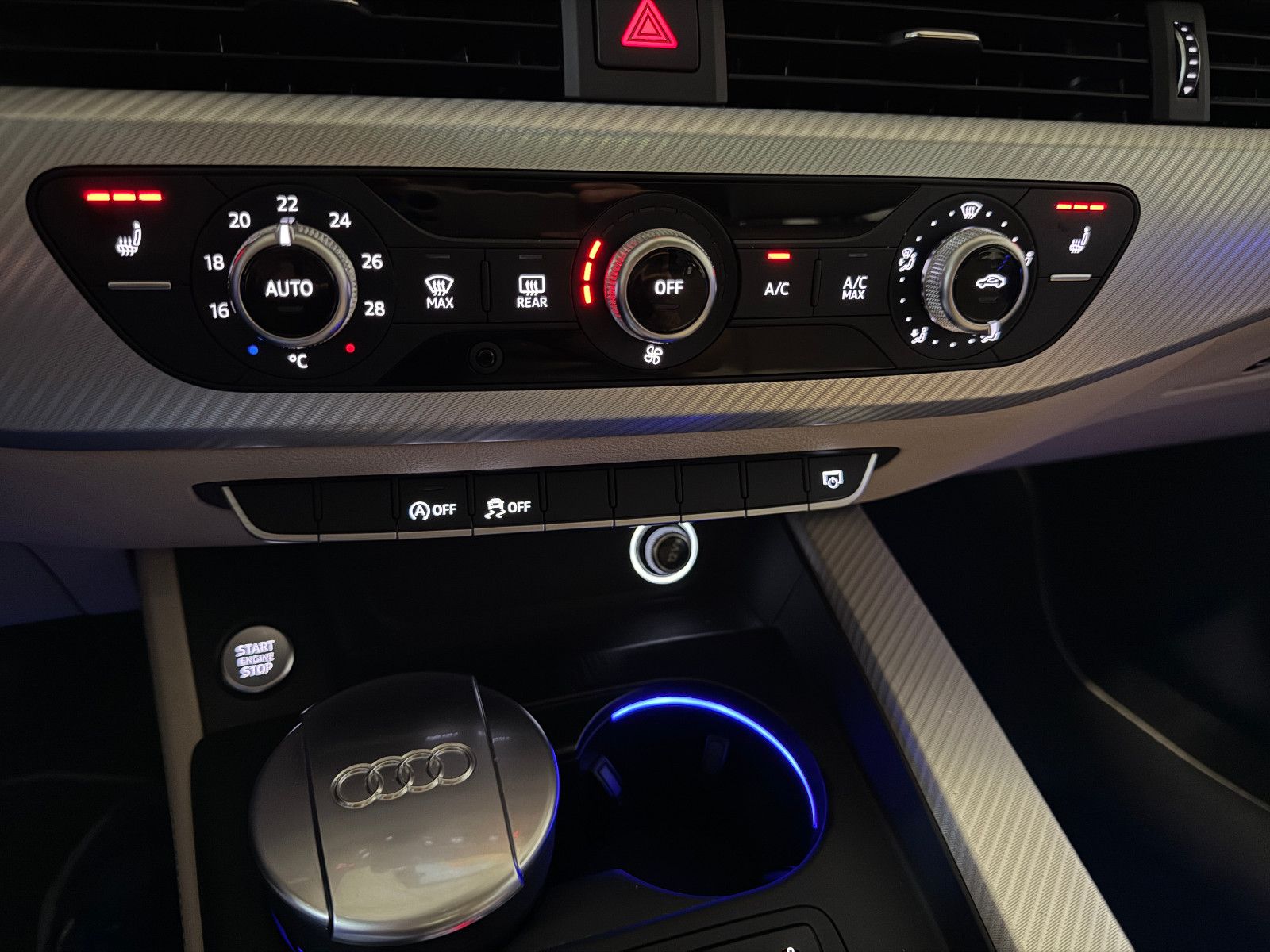 Fahrzeugabbildung Audi A4 Avant DESIGN S-TRONIC PANO STHD AHK LEDER
