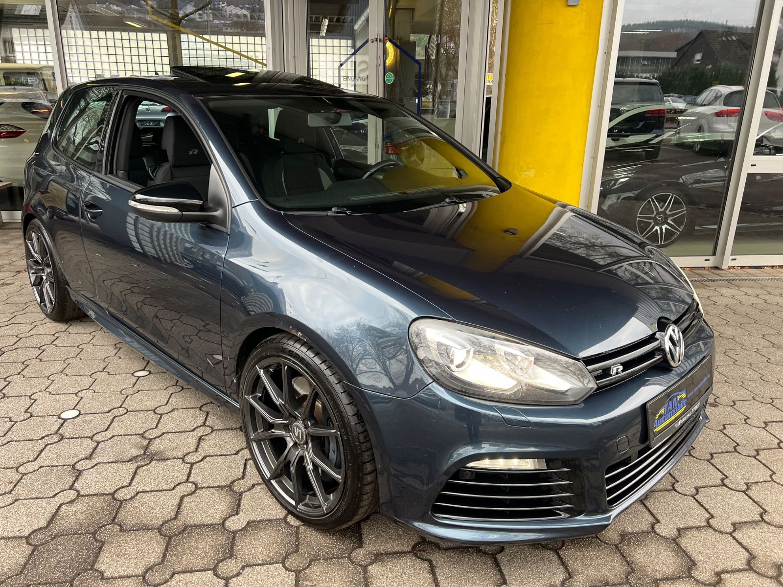 Fahrzeugabbildung Volkswagen Golf VI R 4Motion *SCHIEBEDACH*KEYLESS*XENON*
