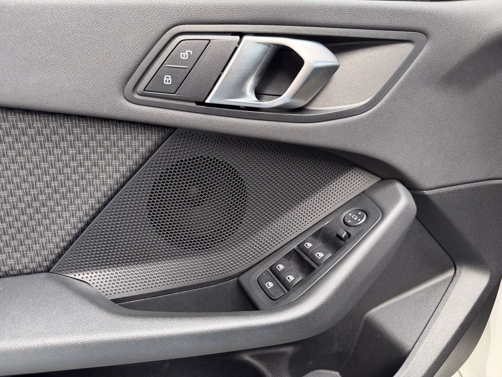 BMW 118 AUTOMATIK+KLIMA+NAVI+LED+SITZHEIZUNG+DAB+ALU, миниатюра 19