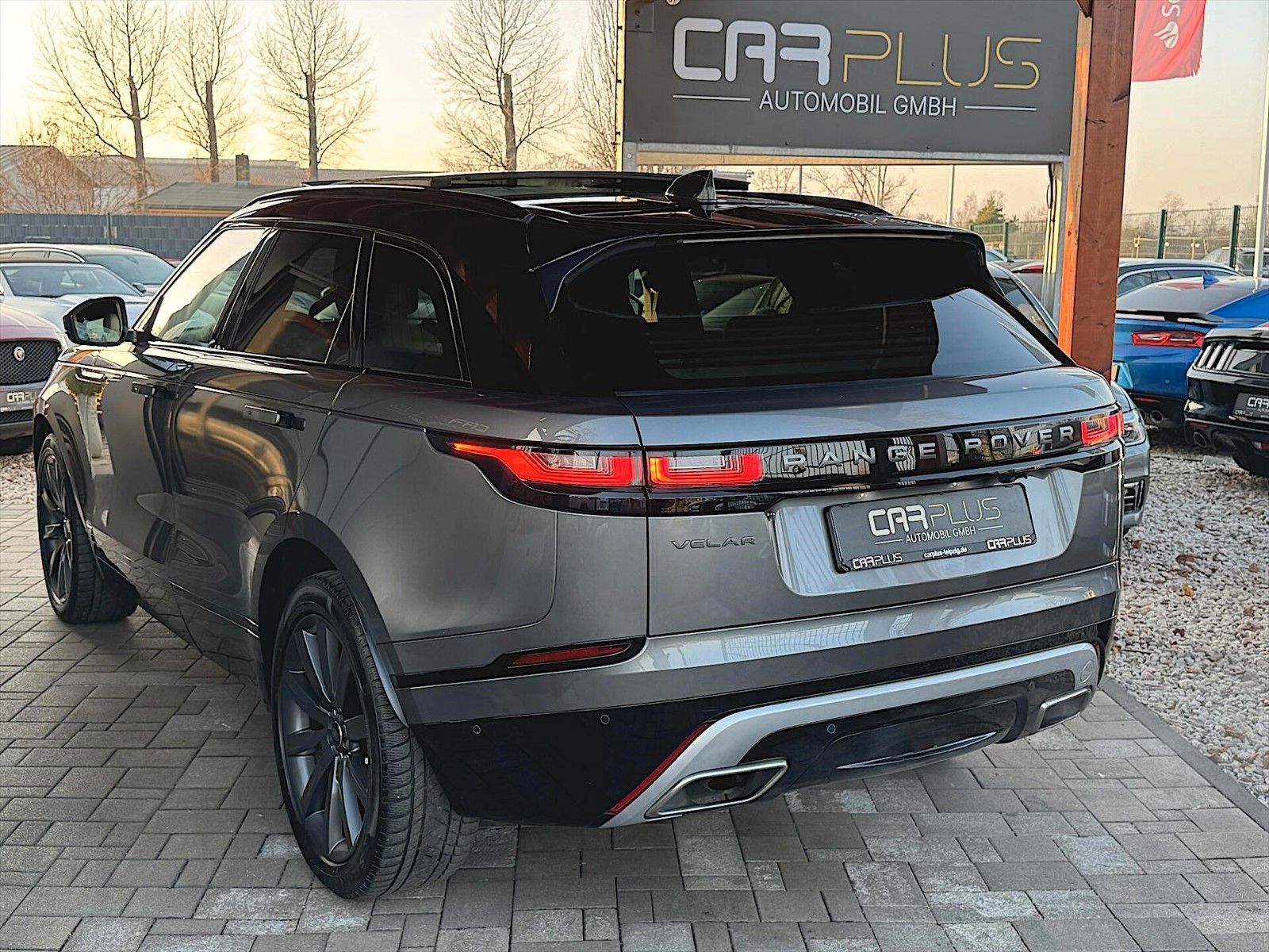 Fahrzeugabbildung Land Rover Range Rover Velar 3.0 R-Dynamic SE *Pano*LED*DAB