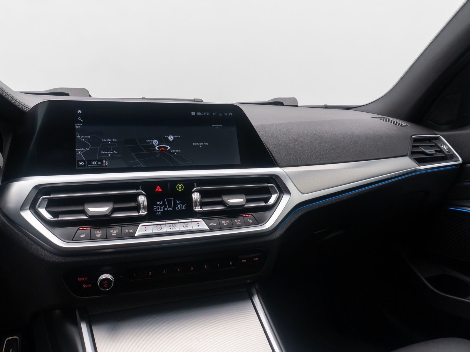 Fahrzeugabbildung BMW 330e M Sport Kamera HUD DAB Laser HiFi Alarm 18"