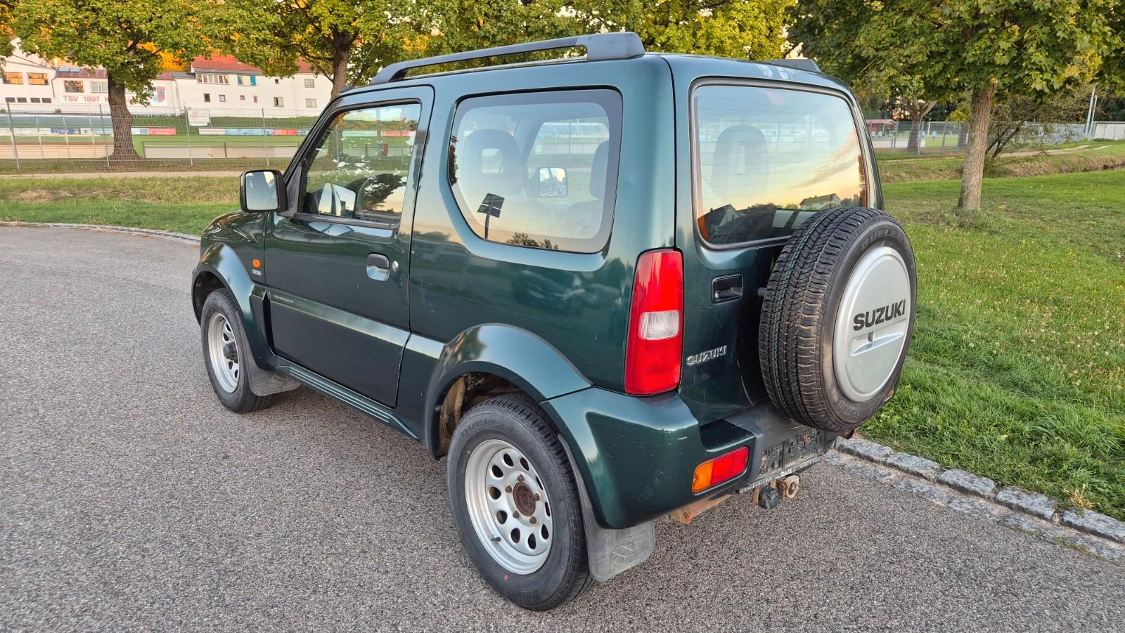 Suzuki Jimny 1.5 DDiS Comfort | 86 ch | BVM | Attelage | Vitres électriques | Rétroviseurs électriques
