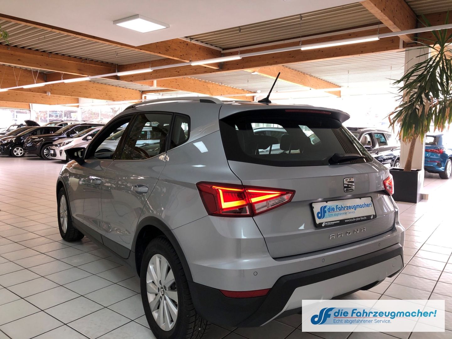 Fahrzeugabbildung SEAT Arona Xcellence 1.0 TSI LED CarPlay Automatik*