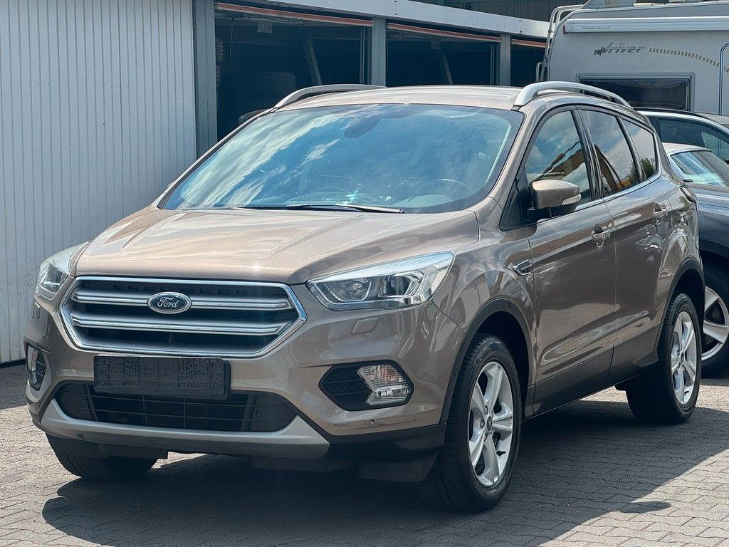 Ford Kuga - 1