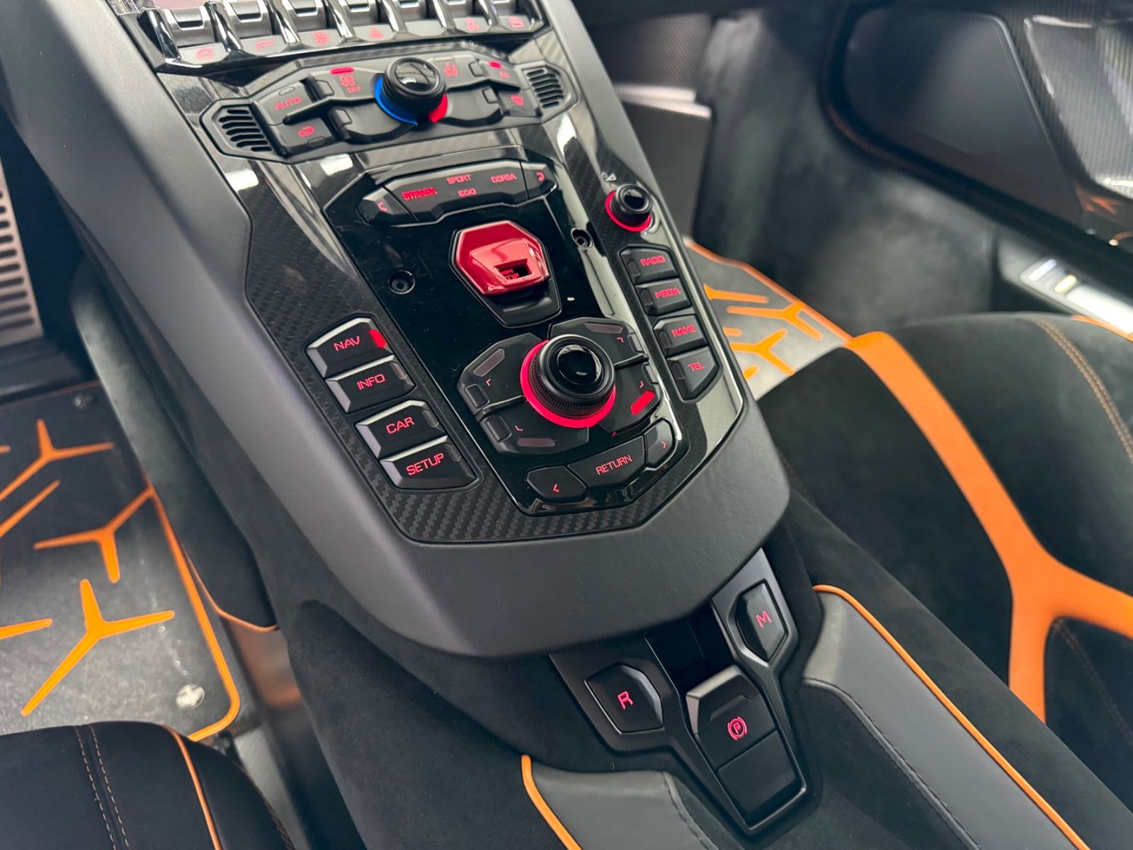 Lamborghini AVENTADOR SVJ V12 FULL CARBON LIFT STYLE GINTANI foto 10