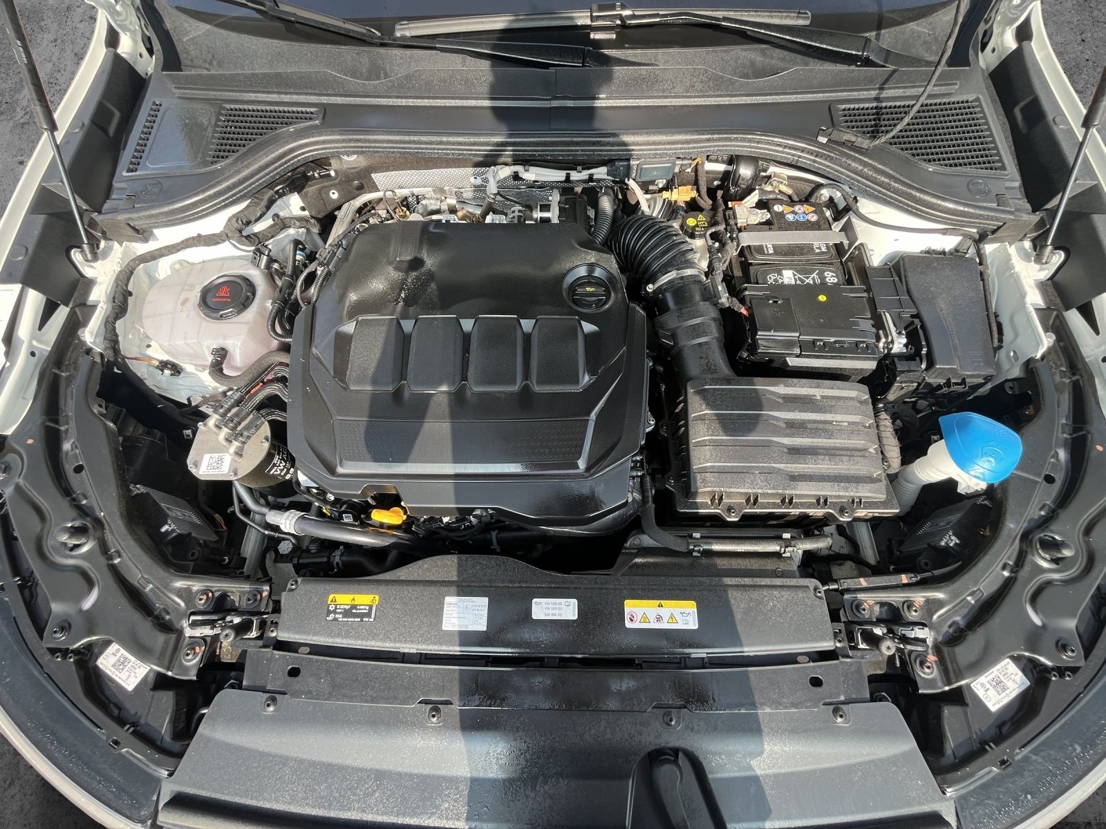 Fahrzeugabbildung Volkswagen Passat 2.0 TDI Elegance DSG LED ACC 18" AHK Lede