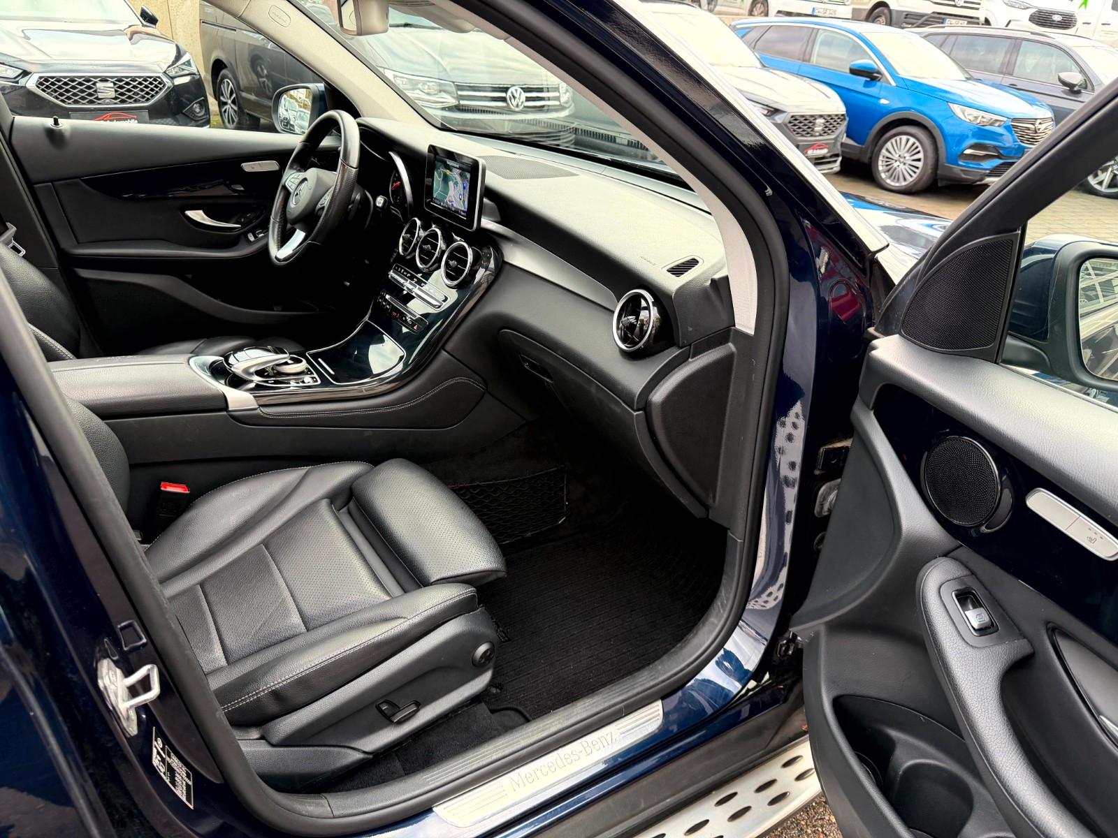 Mercedes-Benz GLC 300 4Matic Exclusive Pano_LED_Navi_HeadUp