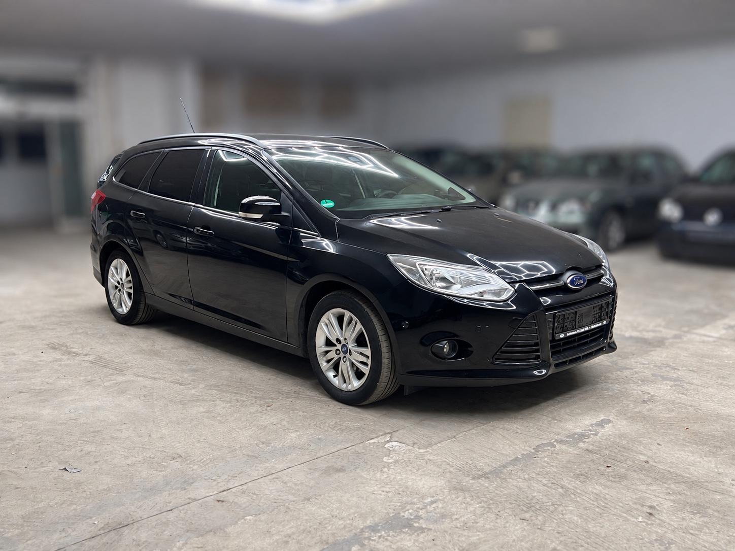 Ford Focus 2011 — салон