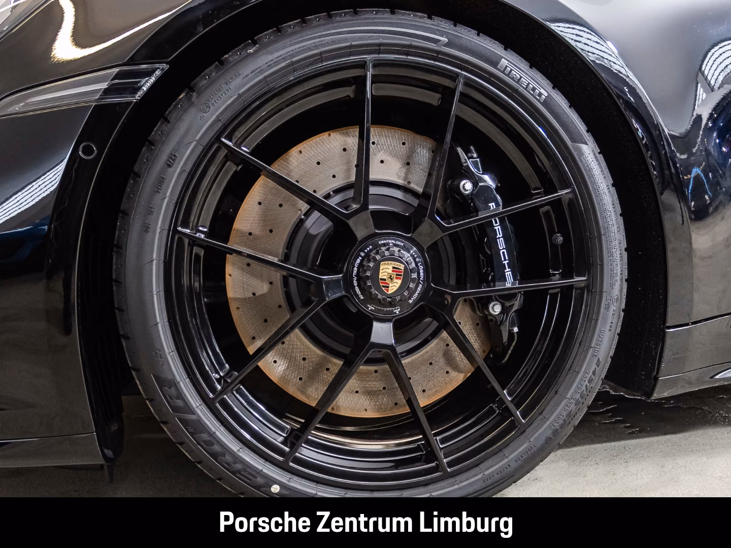PORSCHE 992 911 CARRERA 4 GTS CABRIOLET