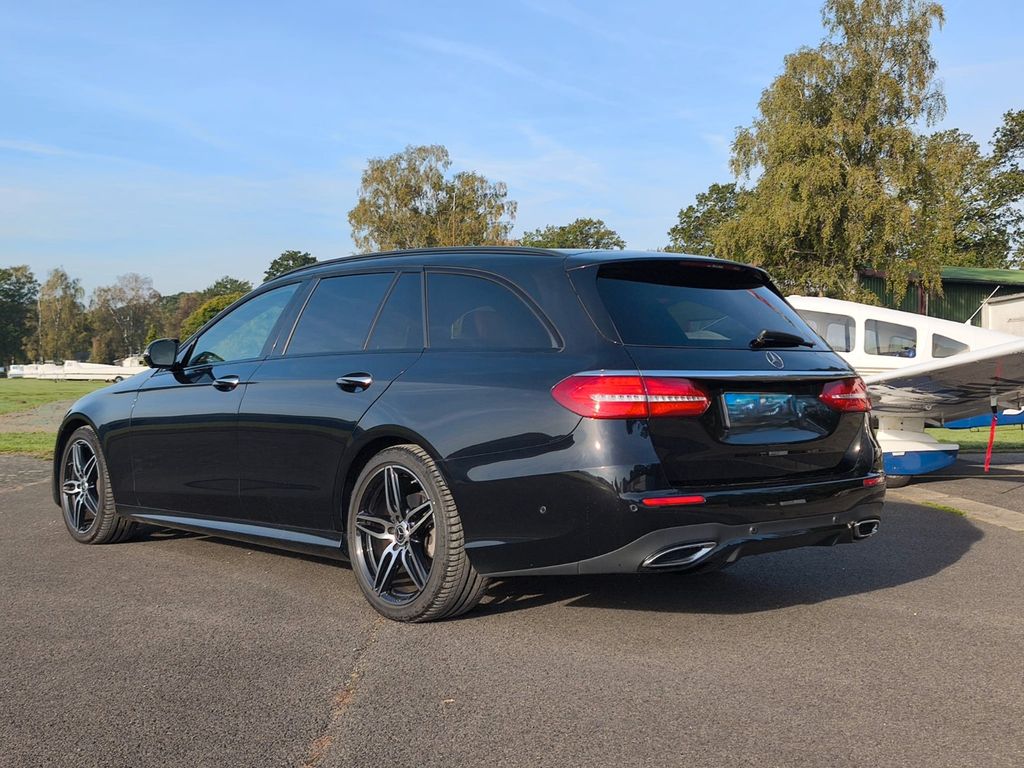 Image of Mercedes-Benz E 220