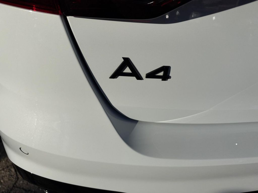 AUDI A4 2024
