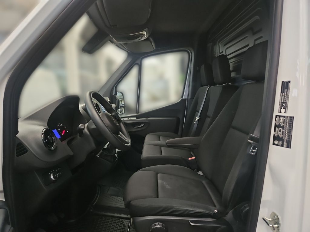 Fahrzeugabbildung Mercedes-Benz Sprinter 317 Kasten L2H2 3,5tAHK Schwingsitz SHZ