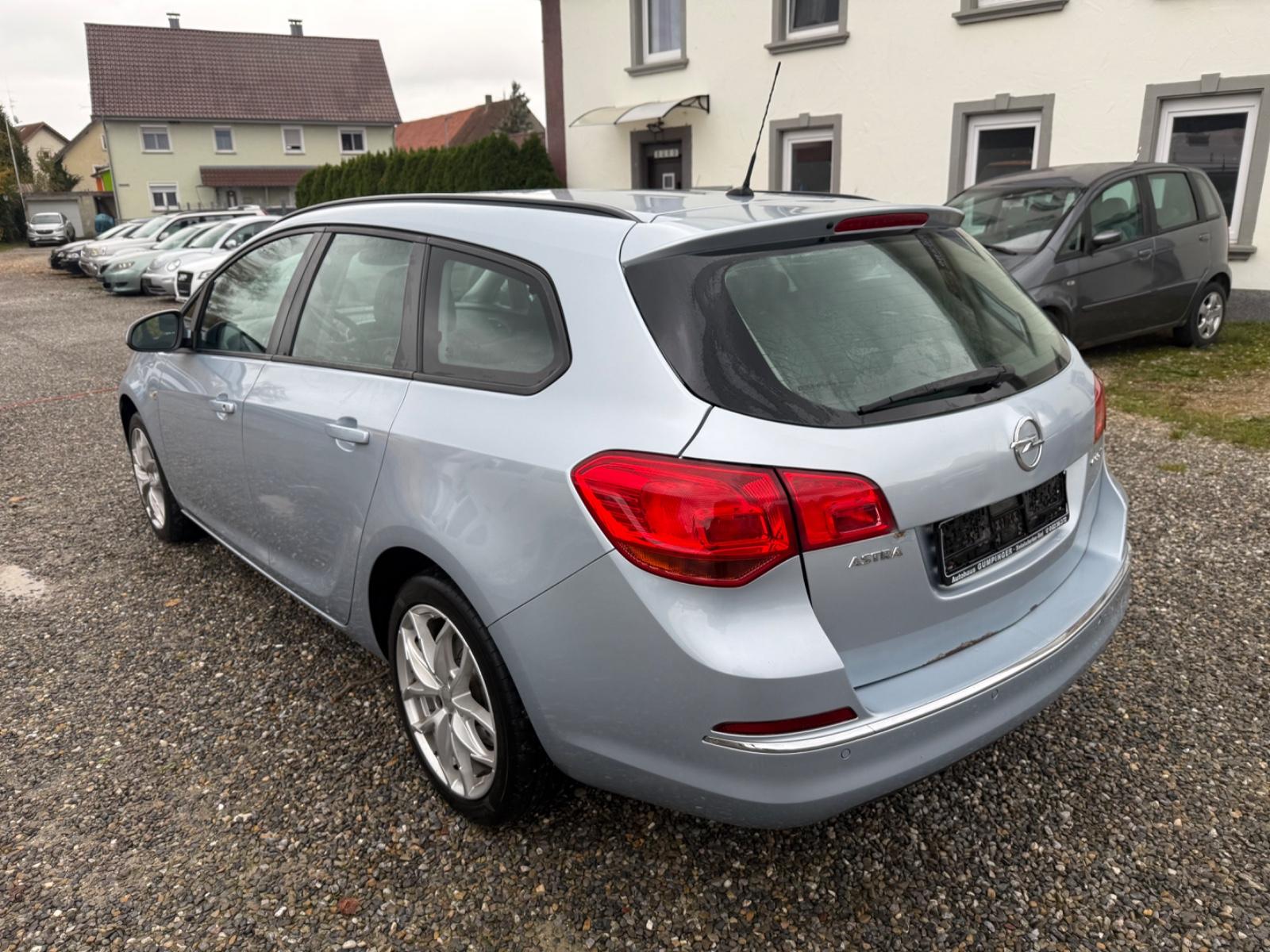 Opel Astra 2013 — двигун 1.686 cm³, 110 HP (81kW)