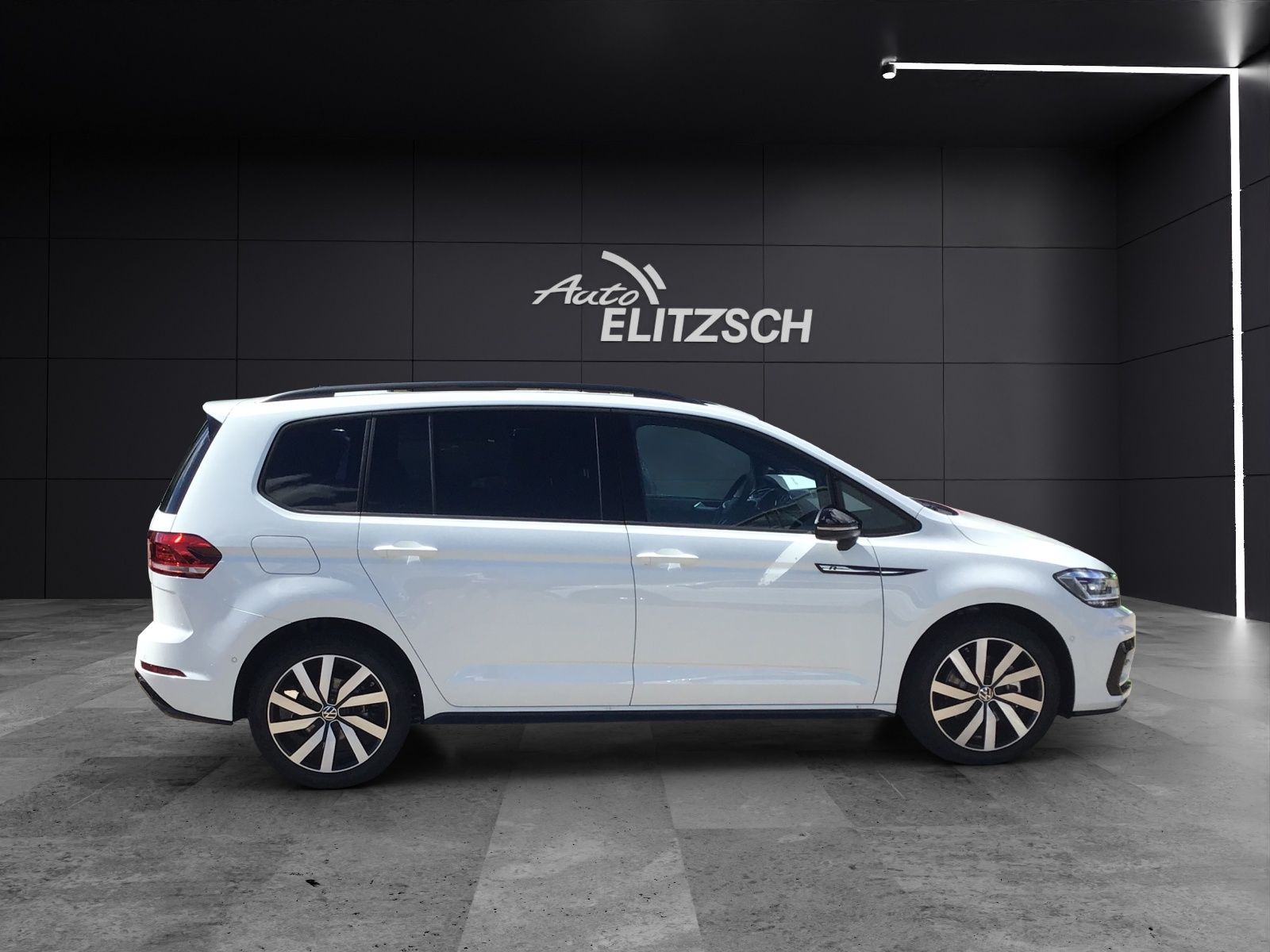 Fahrzeugabbildung Volkswagen Touran TSI R-Line Highline DSG LED ACC 18" AHK S
