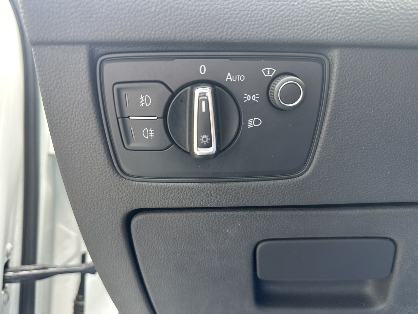 Fahrzeugabbildung Volkswagen Passat Variant 2.0 TDI DSG Business 4Motion NAV