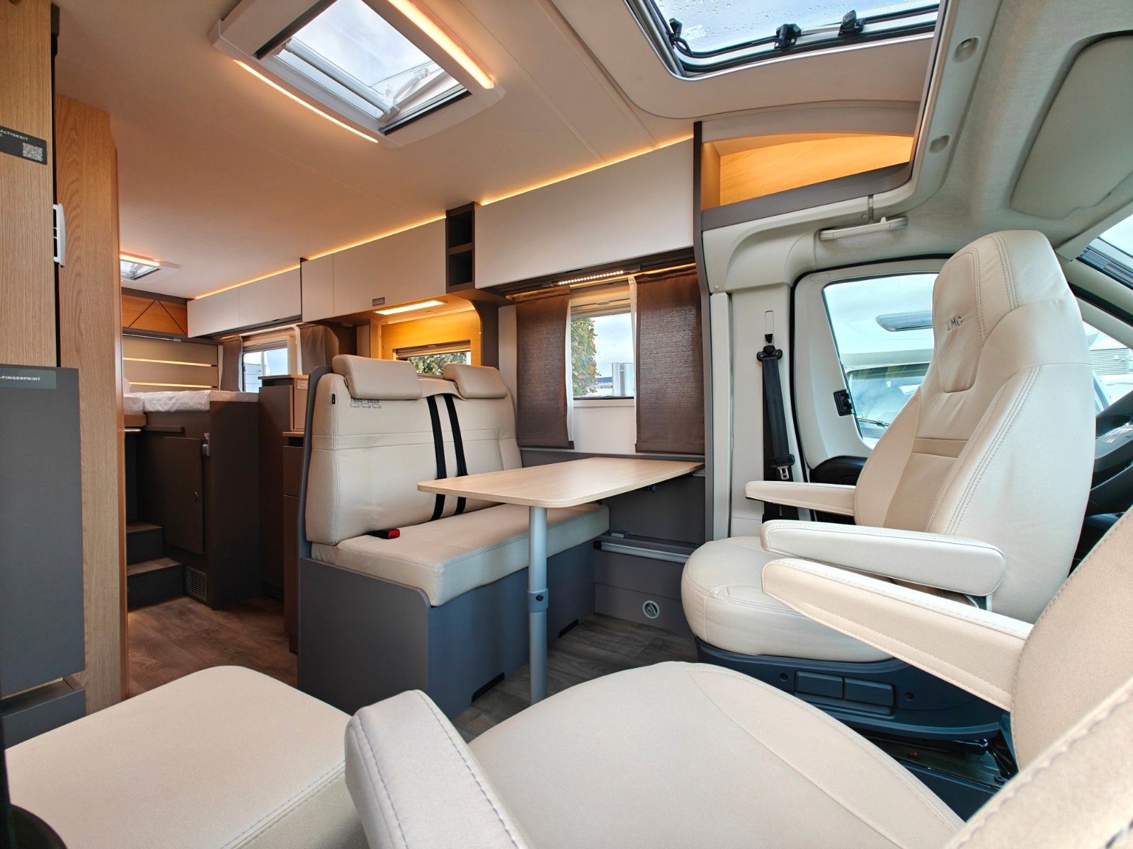 Fahrzeugabbildung LMC Tourer T 660 G -  663 70 Jahre, 140PS -