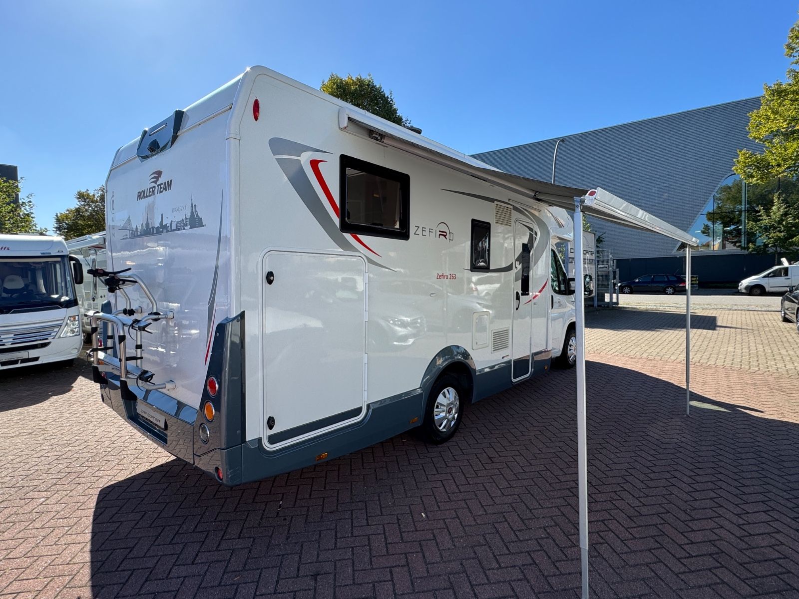 Fahrzeugabbildung Roller Team ZEFIRO 263 TL FIAT QUEENSBETT HUBBETT SOLAR TV