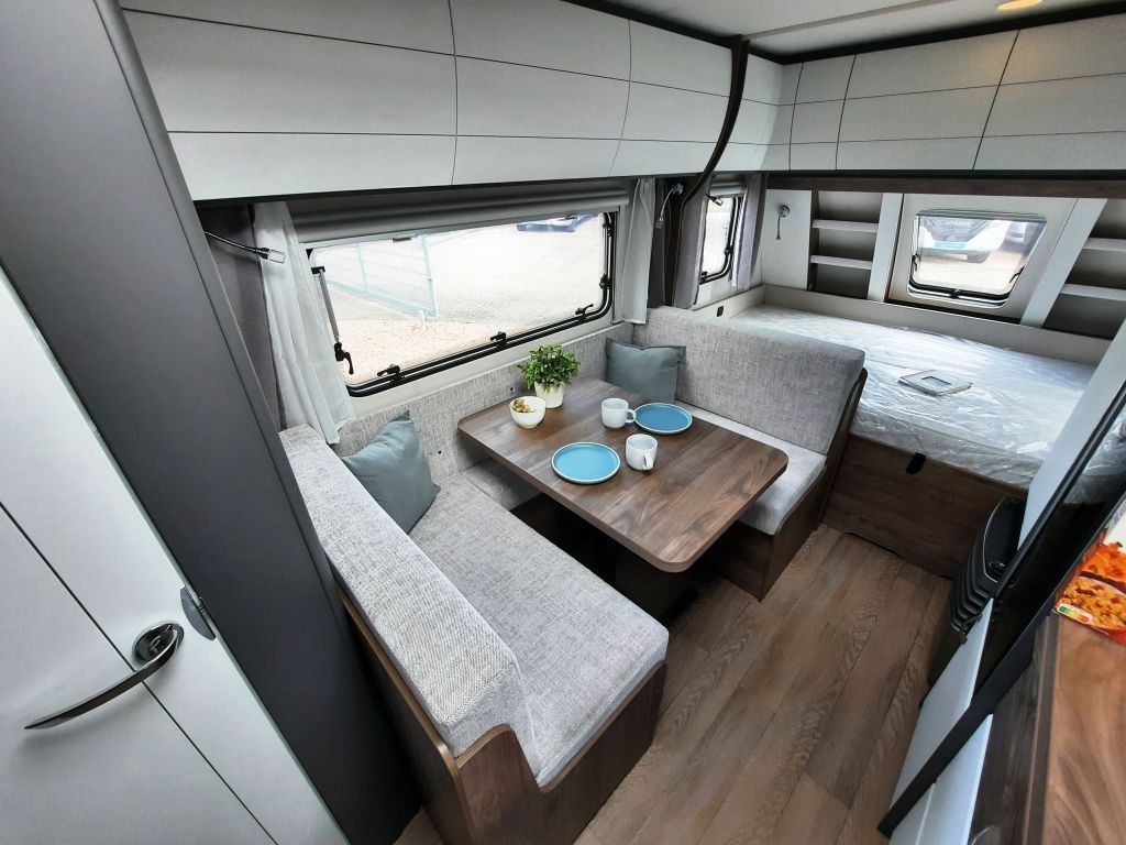 Fahrzeug Übersicht 10 Fahrzeugabbildung Hobby Excellent Edition 490 KMF Verfüg./Auflastung 1.8