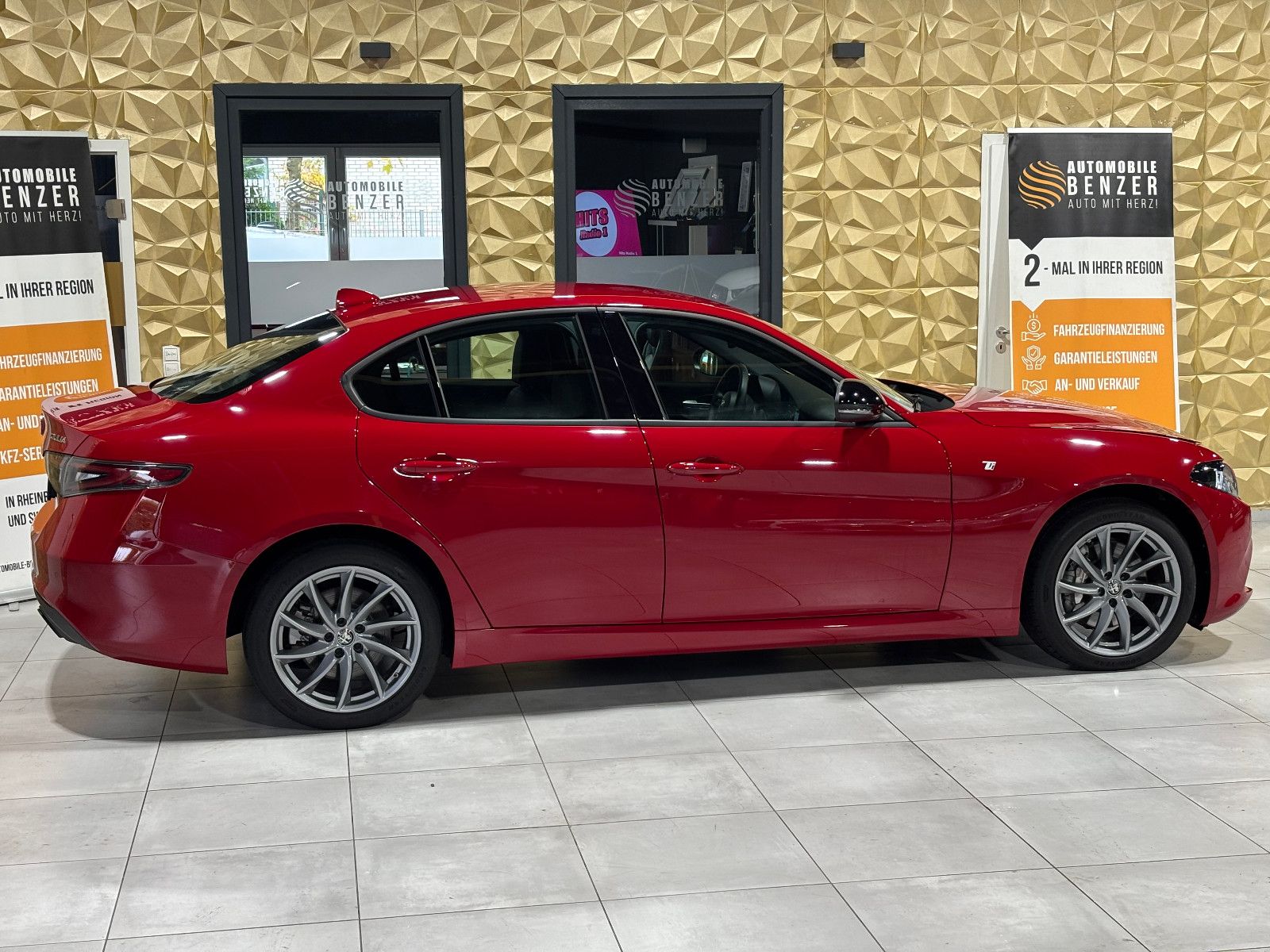 Fahrzeugabbildung Alfa Romeo Giulia Ti Q4/MEMORY/ACC/NAVI/KAMERA/SHZ