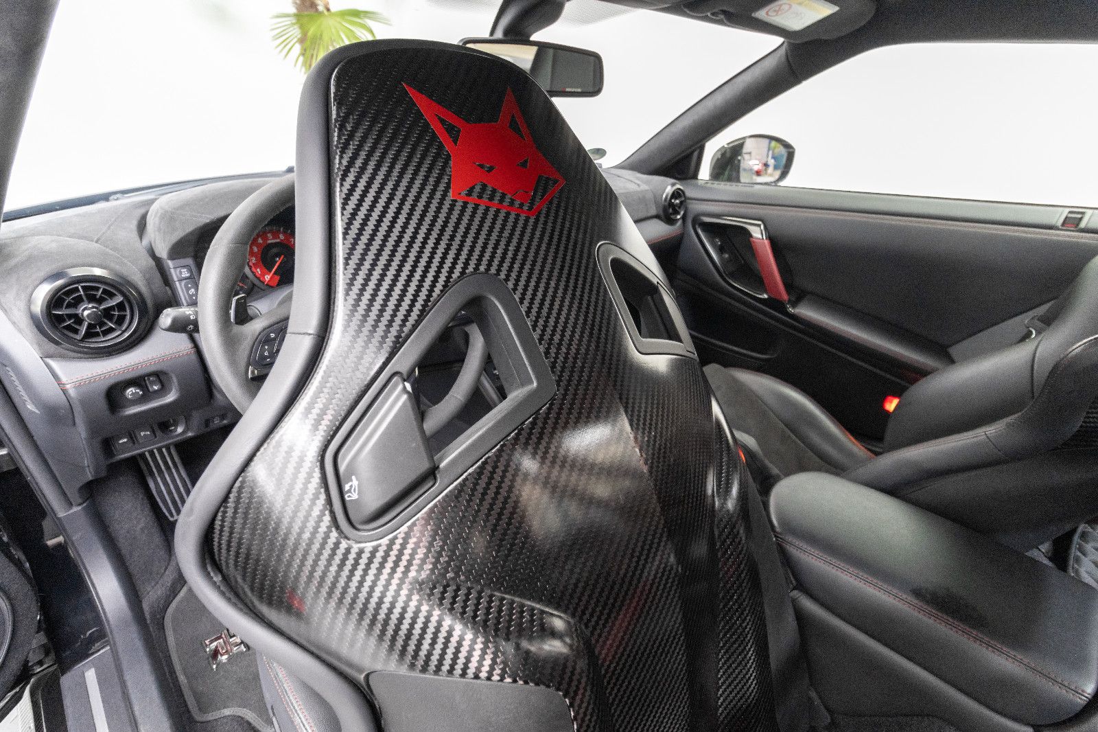 Fahrzeugabbildung Nissan GT-R 3.8l NISMO/CARBON/ÜBERROLLBÜGEL/SCHALENSITZ